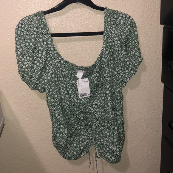 Cute green top with flowers designs, adjustable front, stretchy back - Picture 2 of 5